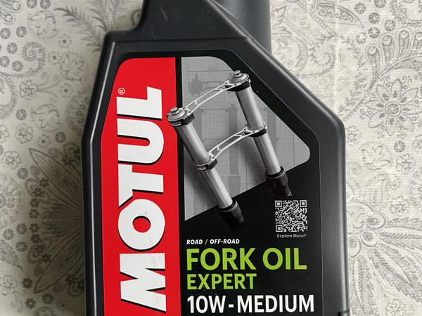 Motul Fork Oil 10w-medium photo