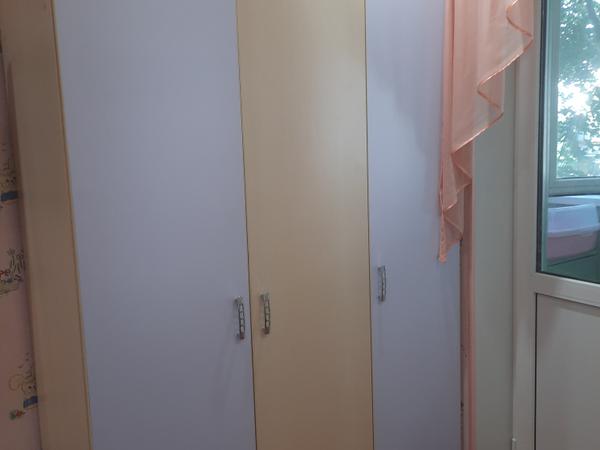 Шкаф для одягу фото