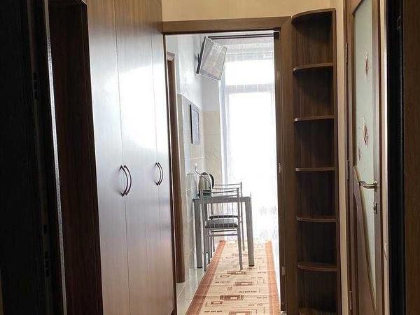 Красивая, современная квартира в новом доме photo