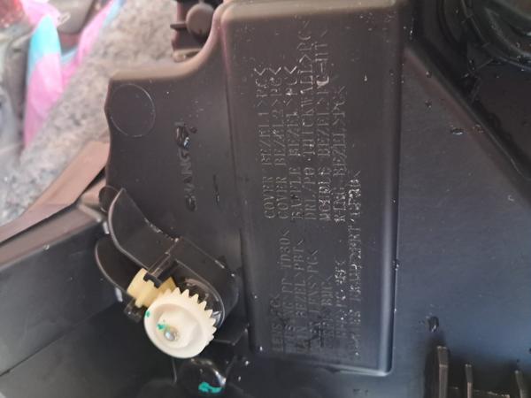 Ліва передня фара Peugeot Landtrek 2021 року фото