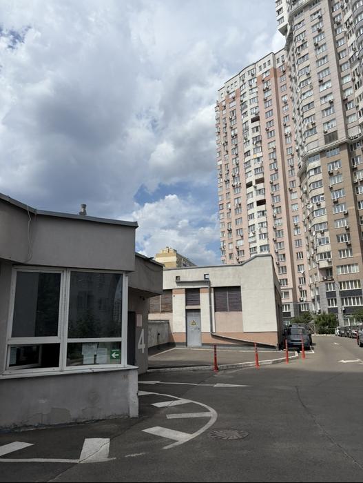 паркомісце в ЖК ,, Коронаʼʼ 20 м фото 1