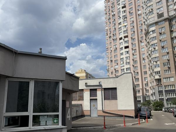 паркомісце в ЖК ,, Коронаʼʼ 20 м фото