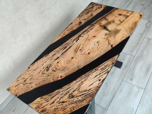 Журнальний столик з епоксидки фото