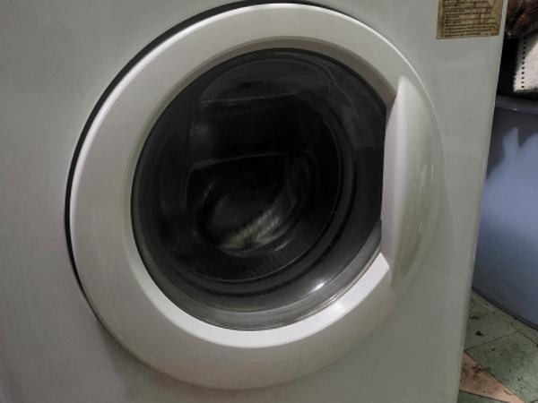 Пральна машина, мікрохвильовка, бойлер photo