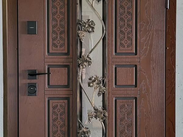 Вхідні броньовані двері фото