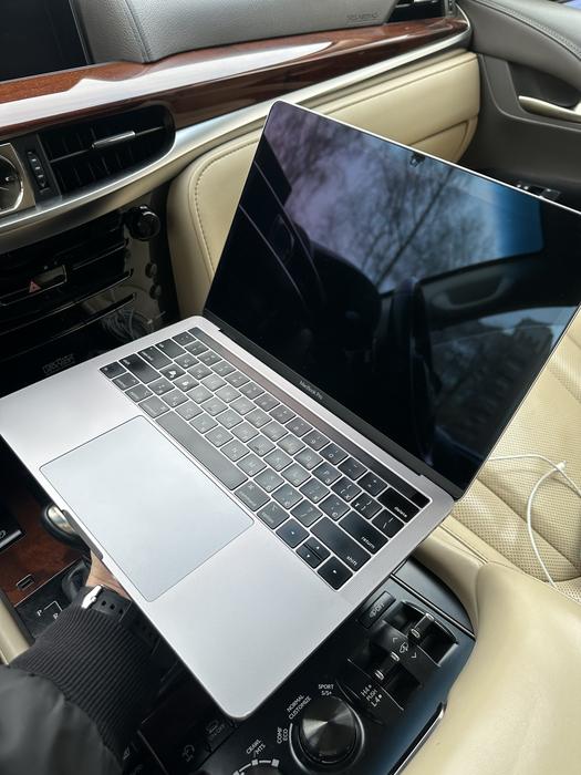 MacBook Pro 13", 2018 Touch Bar, i7, 16/512 Sequoi photo 1