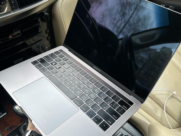 MacBook Pro 13", 2018 Touch Bar, i7, 16/512 Sequoi photo