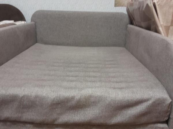 Крісло і теливізор фото