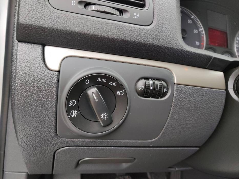 Golf v 1.6 MPI 6300$ photo 7