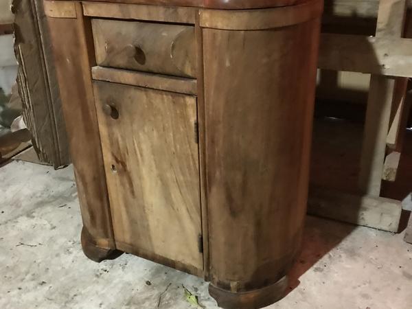 Антикварна тумбочка фото