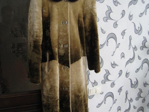 Продам  длинную теплую  шубу из натуральной овчины photo