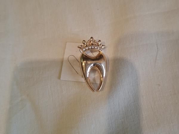 Тематические булавки фото