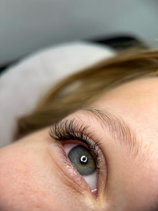 Нарощування вій фото 1