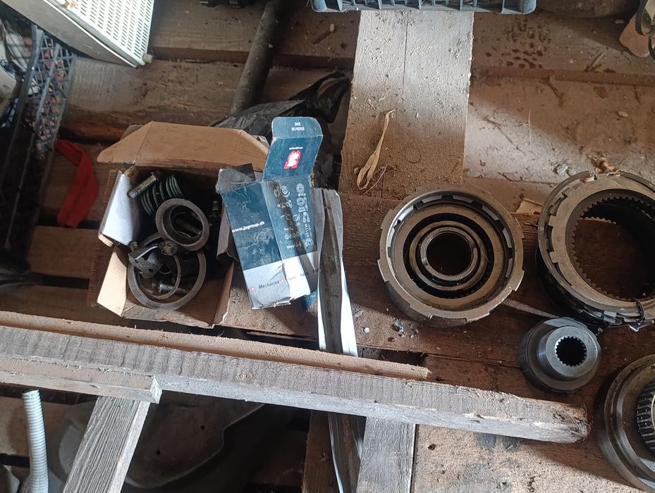 Автозапчастини фото 7