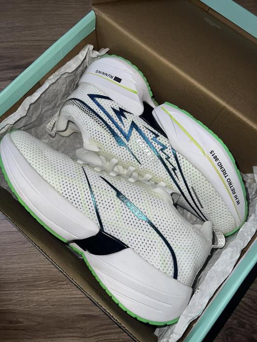 Кросівки photo 1