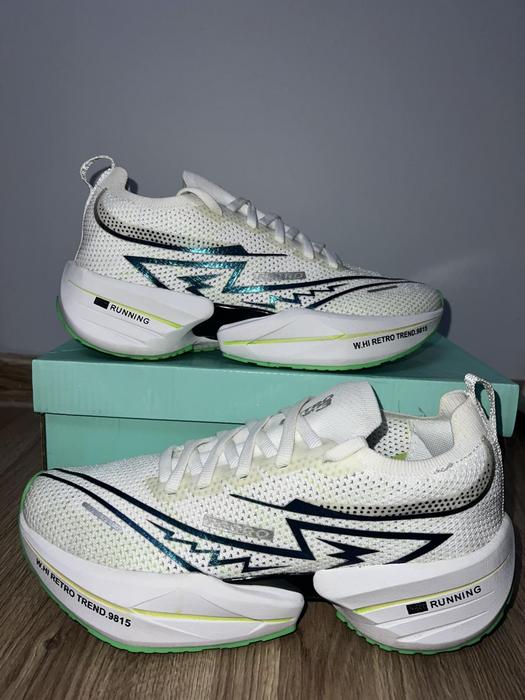 Кросівки photo 2