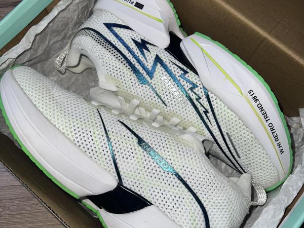 Кросівки photo