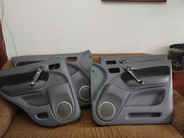 Продам карти дверей на Taйоту рав 4 2000-2006 р р. фото