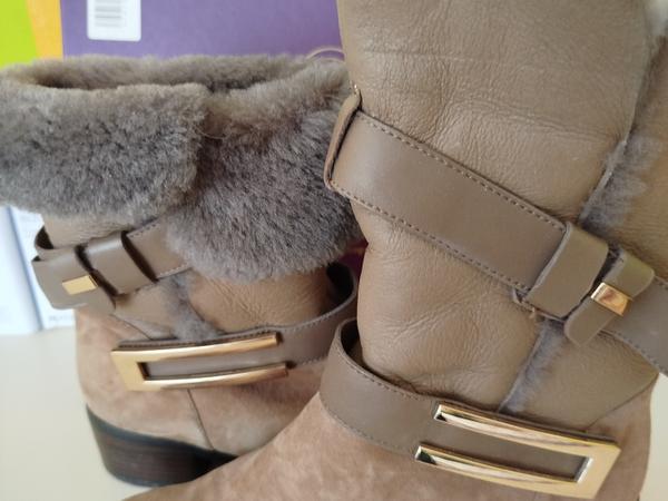 Взуття зимове, натуральне photo