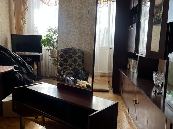 Трюмо з великим дзеркалом для дачі photo