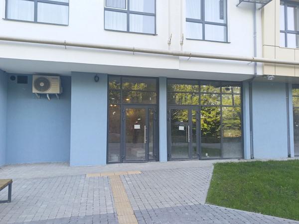 Фасадне комерційне приміщення вул. Карла Мікльоша фото