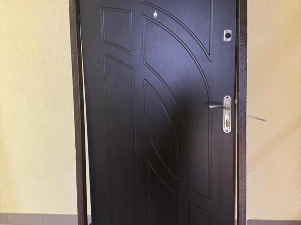 Двері вхідні металеві photo