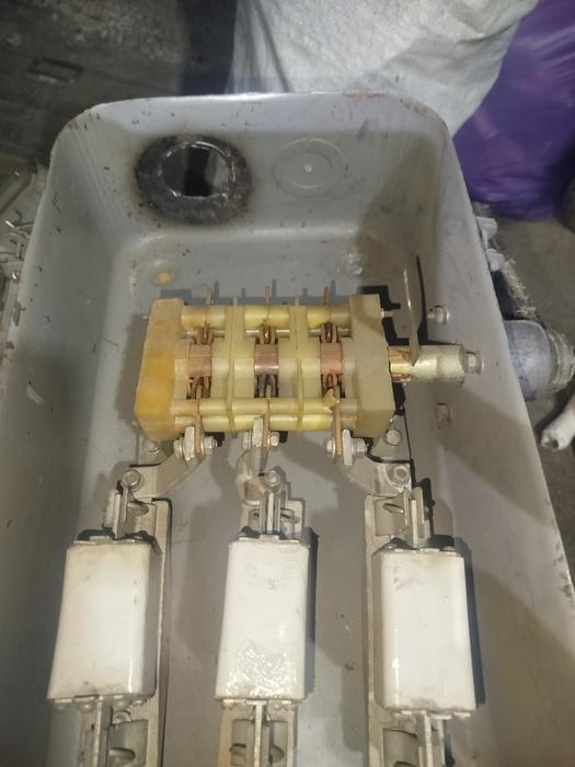 ПРОДАМ Ящик з  рубильником та запобіжниками ЯРП-10 photo 1