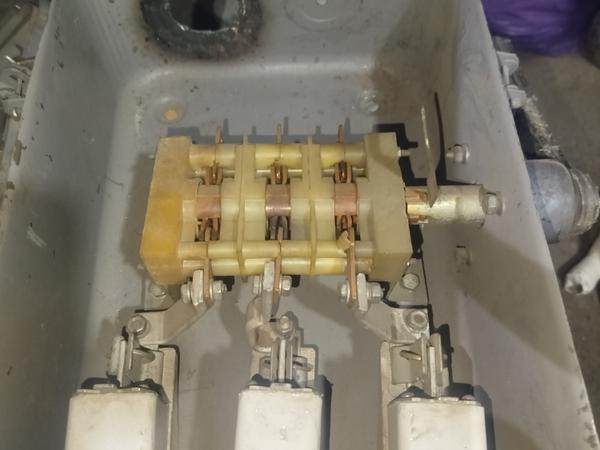 ПРОДАМ Ящик з  рубильником та запобіжниками ЯРП-10 photo