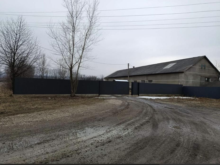 Продаж комерційного приміщення з землею фото 1