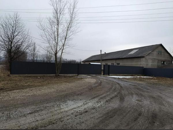 Продаж комерційного приміщення з землею фото