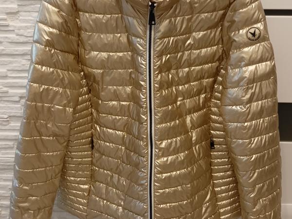 Курточка женская ( Новая ) photo