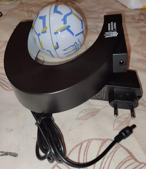 Футбольный мяч с магнитн.гравитац.свет.подсветкой фото 1