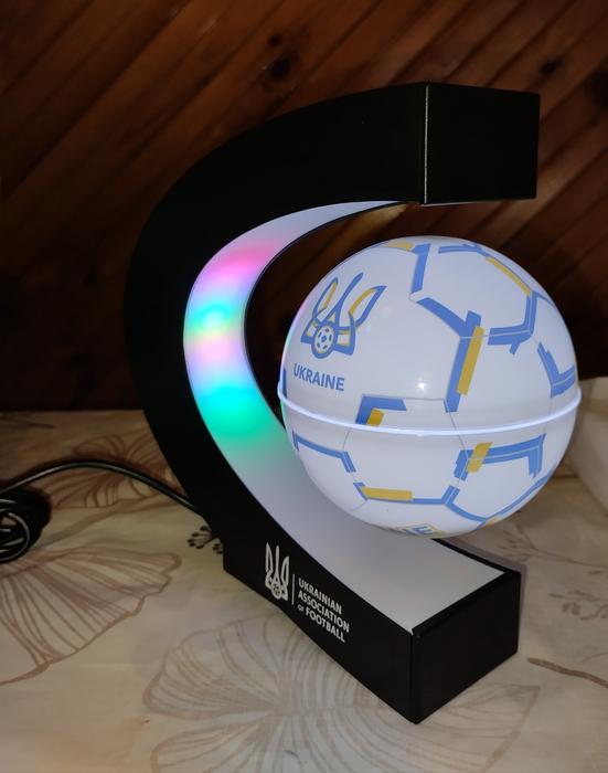 Футбольный мяч с магнитн.гравитац.свет.подсветкой фото 2