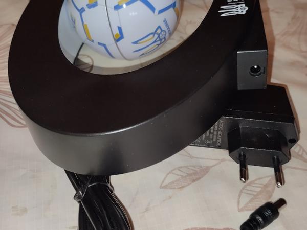 Футбольный мяч с магнитн.гравитац.свет.подсветкой фото