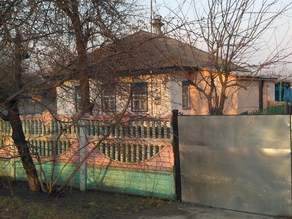 Будинок с землею photo