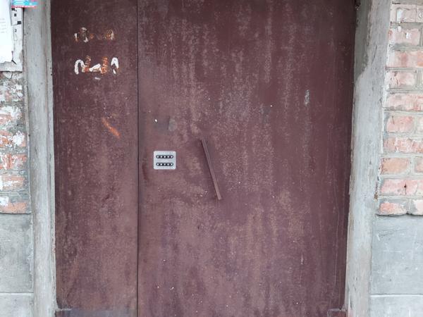 Входні желізні двері photo