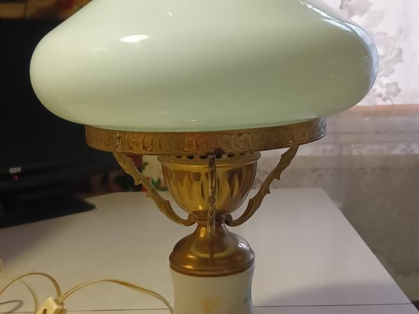 Настільна лампа фото