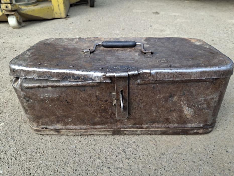 Металевий ящик photo 2