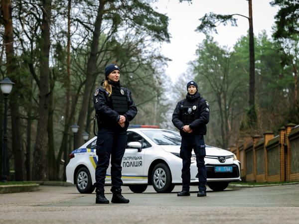 Поліцейський патрульної поліції фото