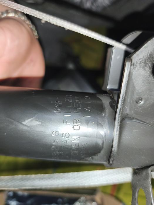 Продам передні стійки КАЯБА на Сузукі КІЗАШІ фото 1