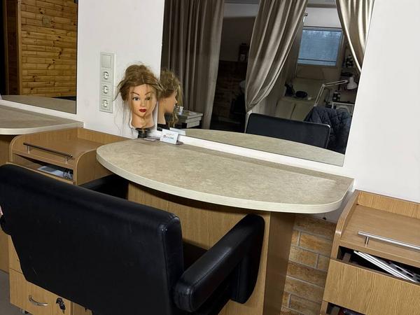 Шукаємо перукаря photo