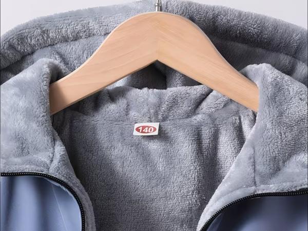 Весняна куртка на хлопчика фото