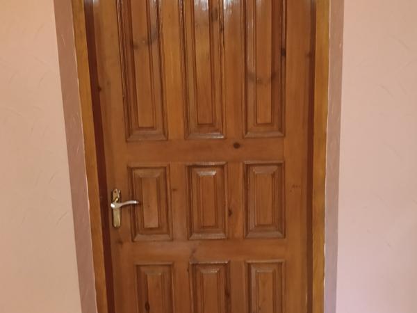 Двері деревяні photo