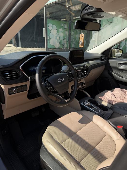 FORD ESCAPE TITANIUM photo 6