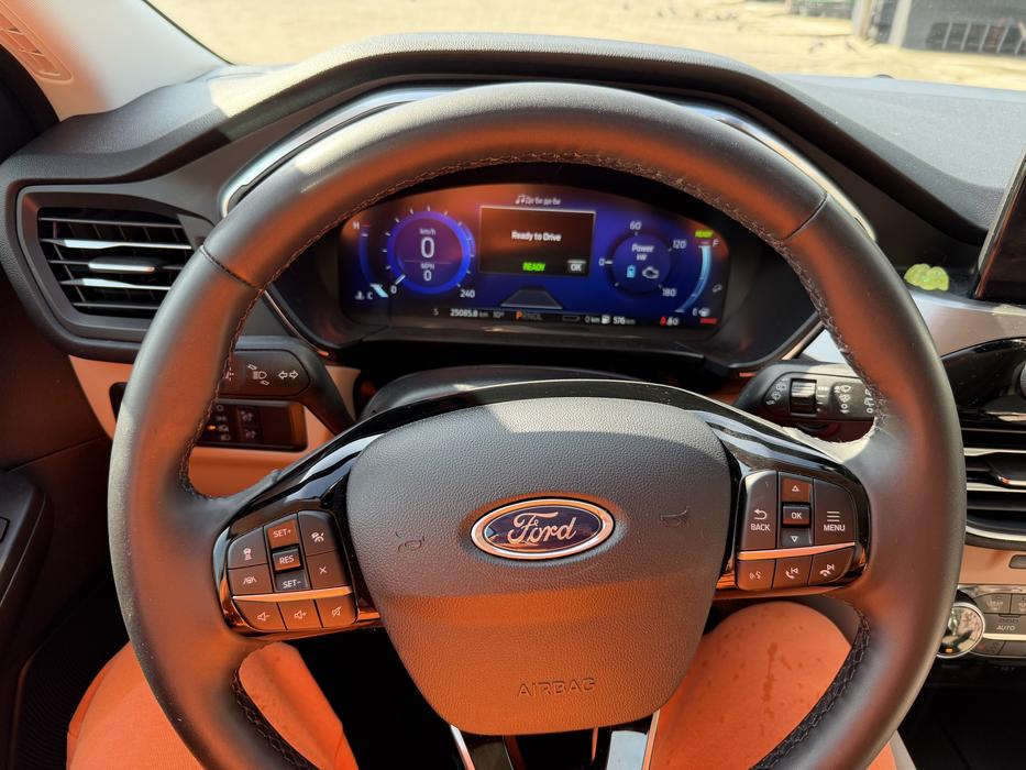FORD ESCAPE TITANIUM photo 8