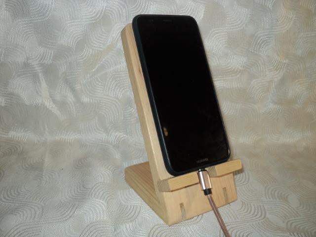 Подставки под телефон из дерева фото 3
