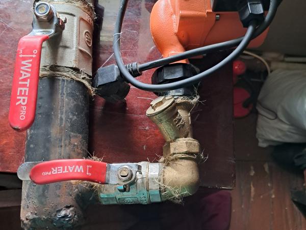 Циркуляціоний насос в борі з байпасом с гарантіей фото