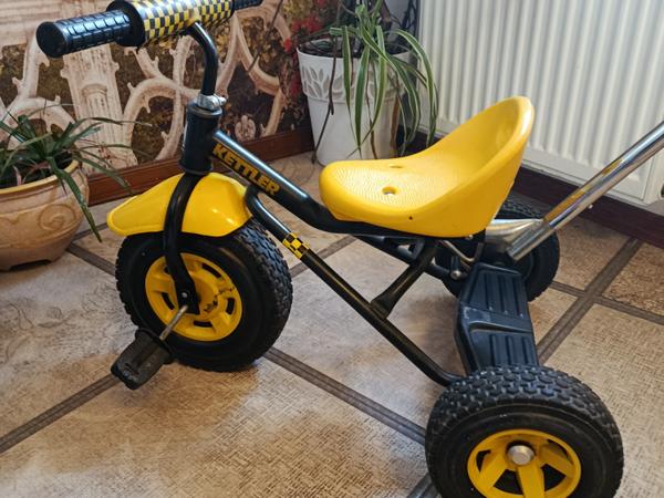 дитячий велосипед з ручкою фірми Кетлер 2500грн photo