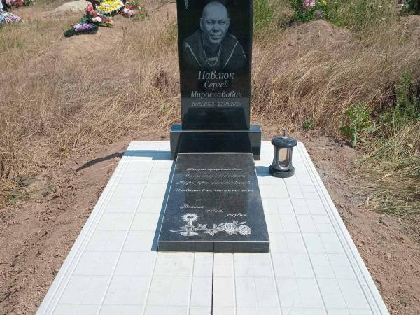 Установка памятников и облагораживания могил photo