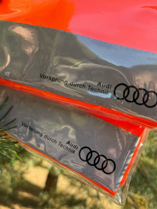 Аварійний жилет Audi photo 3